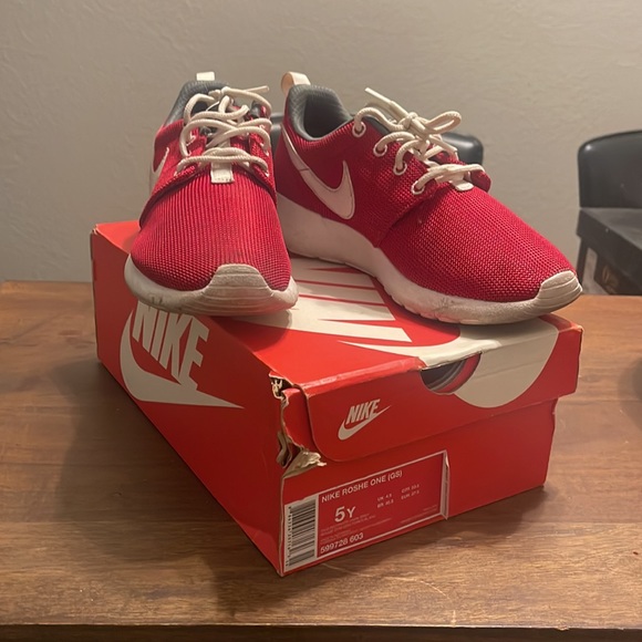 Red Nike Roshe - Picture 4 of 4